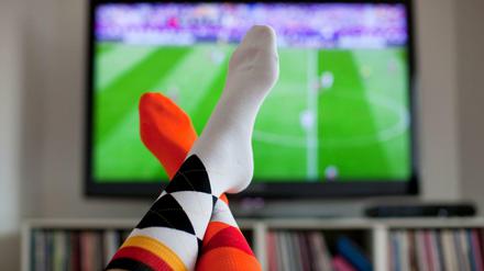 Da könnte ich ja gleich ins Stadion gehen. Live-Fußball im Fernsehen wird für die Fans wieder teurer