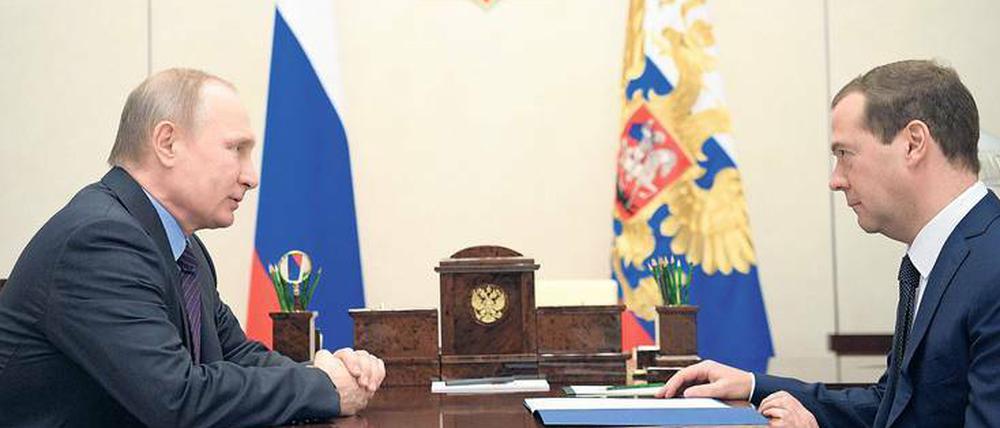 Präsident Putin gibt sich zurückhaltend. Regierungschef Medwedew ist zuständig für die scharfe Reaktion auf die US-Sanktionen. 