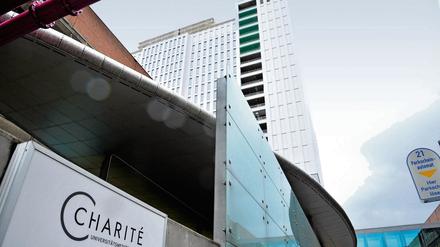 Das Bettenhochhaus der Charité in Berlin-Mitte. Dort werden nicht nur Berliner versorgt.