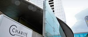 Das Bettenhochhaus der Charité in Berlin-Mitte. Dort werden nicht nur Berliner versorgt.