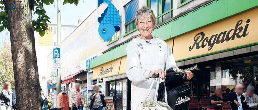 Keine Zeit für Feinkost. Heidi Hetzer in der Wilmersdorfer Straße.