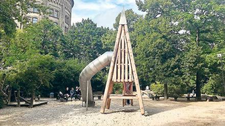 Kein TÜV: Der neue Rutschturm wurde zu tief in den Boden gebaut.