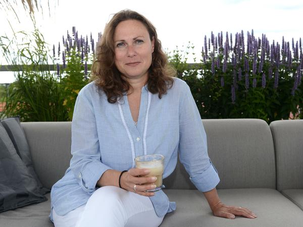 Weiß jetzt, wo die Leitungen liegen. Hausherrin Catrin Holthausen hat den Bau der Dachterrasse persönlich überwacht.