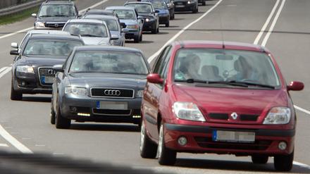 Wann sind wir da? Der Stau im Sommerurlaubsverkehr provoziert so manches Rückbank-Rezitativ der Kinder. Da hilft nur: Musik.