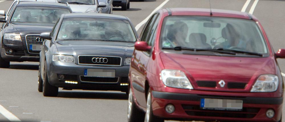 Wann sind wir da? Der Stau im Sommerurlaubsverkehr provoziert so manches Rückbank-Rezitativ der Kinder. Da hilft nur: Musik.