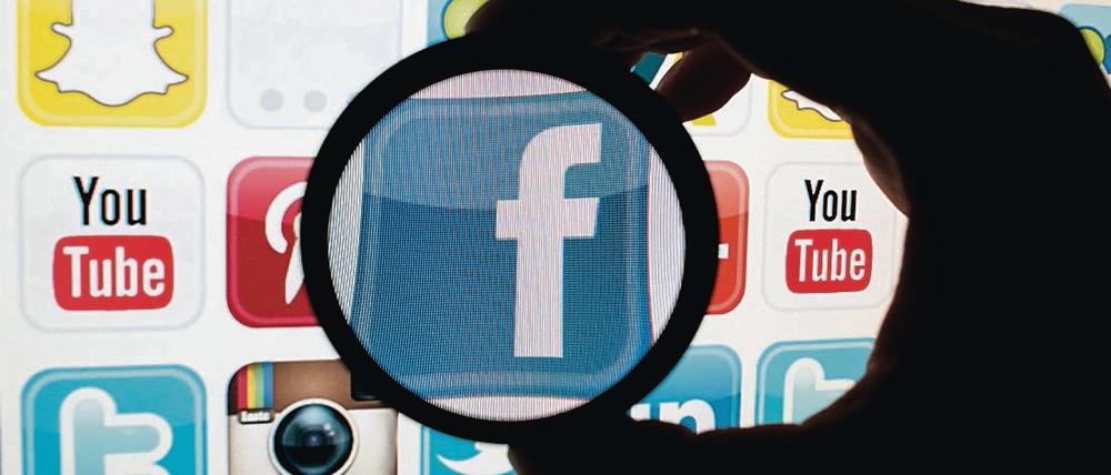 Nur die Hälfte der Bundestagsabgeordneten betreibt eine professionelle Facebook-Seite, auf Twitter sind noch weniger.