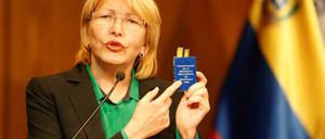 Demonstrativ trat Luisa Ortega Diaz Ende Juli mit einer Verfassung in der Hand auf.