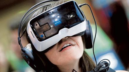 VR-Brillen kommen überwiegend bei Videospielen zum Einsatz, die Technik kann wegen der besonderen Sicht aber auch den den Journalismus verändern. 
