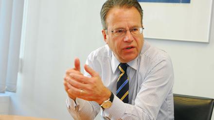 Der Beauftragte für das Flüchtlingsmanagement der Bundesregierung, Frank-Jürgen Weise, warnt vor den Mängeln.