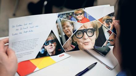 Brillant? Zwischen Kult und Blamage liegt ein schmaler Grat. Für den Wahlsieg riskiert die Kanzlerin den Balanceakt.