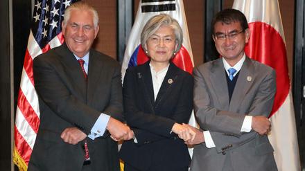 Bund gegen Nordkorea: US-Außenminister Rex Tillerson mit der Kollegin aus Südkorea und dem Kollegen aus Japan. 