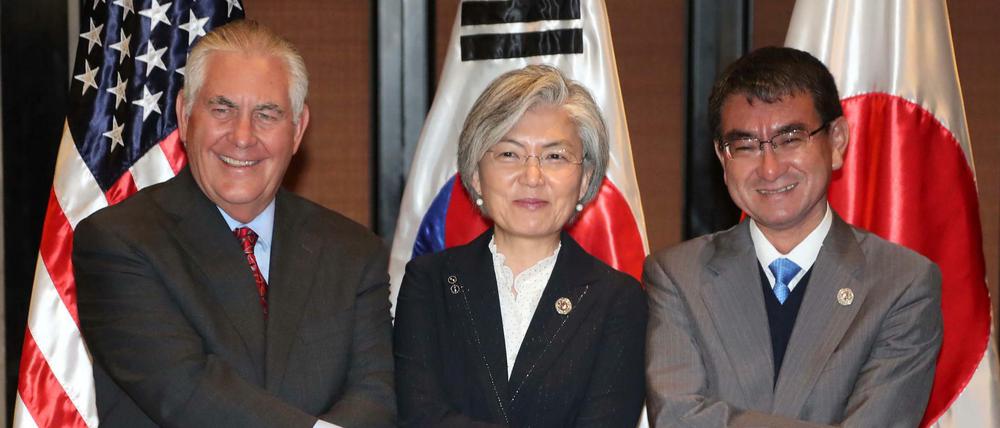 Bund gegen Nordkorea: US-Außenminister Rex Tillerson mit der Kollegin aus Südkorea und dem Kollegen aus Japan.
