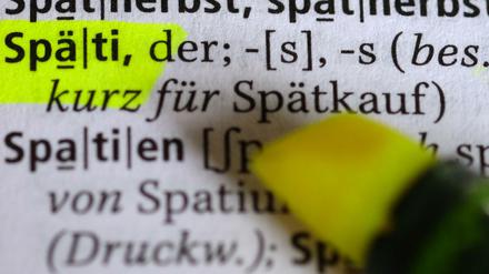 Garantiert keine Fake News. Das Wort Späti steht jetzt im Duden. Icke auch. Über 5000 neue Wörter wurden dem deutschen Sprachwortschatz hinzugefügt.