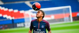 Teures Vergnügen. Der Ball ist rund und auch für Neymar dauert ein Spiel nur 90 Minuten.
