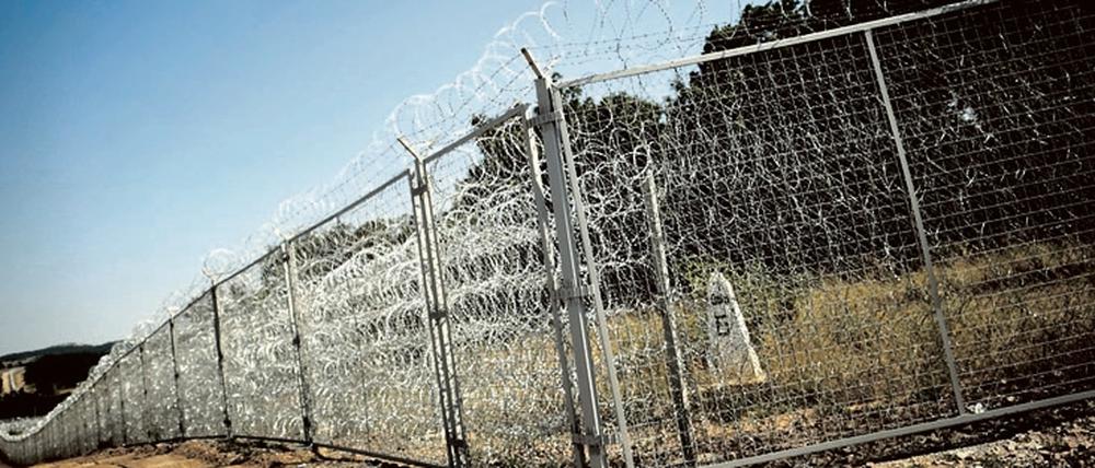 Ein Stacheldrahtzaun zu Bulgarien wurde 2014 errichtet. Jetzt kommt eine Mauer zum Iran.