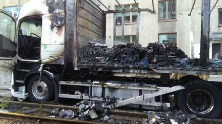 Der Lkw war mit Alt-Batterien beladen.