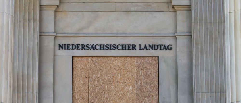 Der Haupteingang des Niedersächsischen Landtags in Hannover.