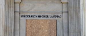Der Haupteingang des Niedersächsischen Landtags in Hannover.