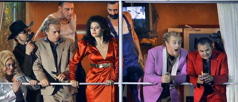 "Rheingold" in Bayreuth, mit Ian Paterson (2.v.r.) als Wotan.