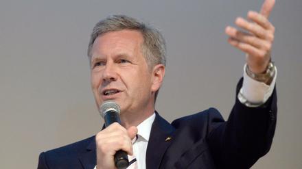 Der ehemalige Bundespräsident Christian Wulff erhält etwa 240.000 Euro Ehrensold im Jahr - und arbeitet dennoch zusätzlich.