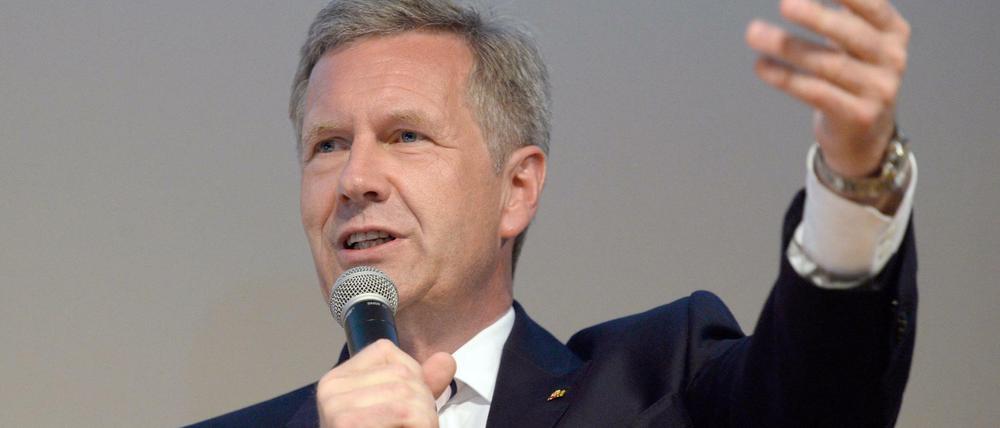 Der ehemalige Bundespräsident Christian Wulff erhält etwa 240.000 Euro Ehrensold im Jahr - und arbeitet dennoch zusätzlich.