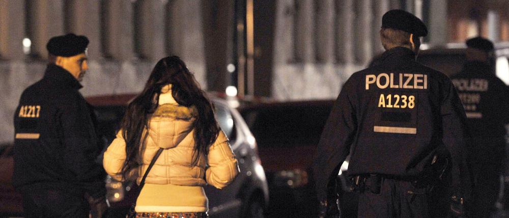 Unter Kontrolle: Prostitution ist auf der Kurfürstenstraße erlaubt - steht aber unter Beobachtung.