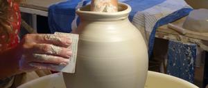Eine Vase entsteht.