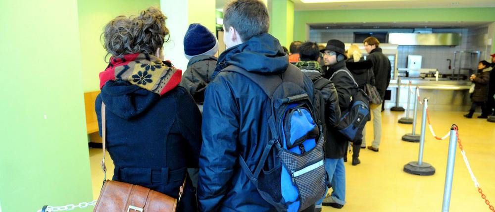 Eine für alle: Blick in den Flur der Berliner Ausländerbehörde