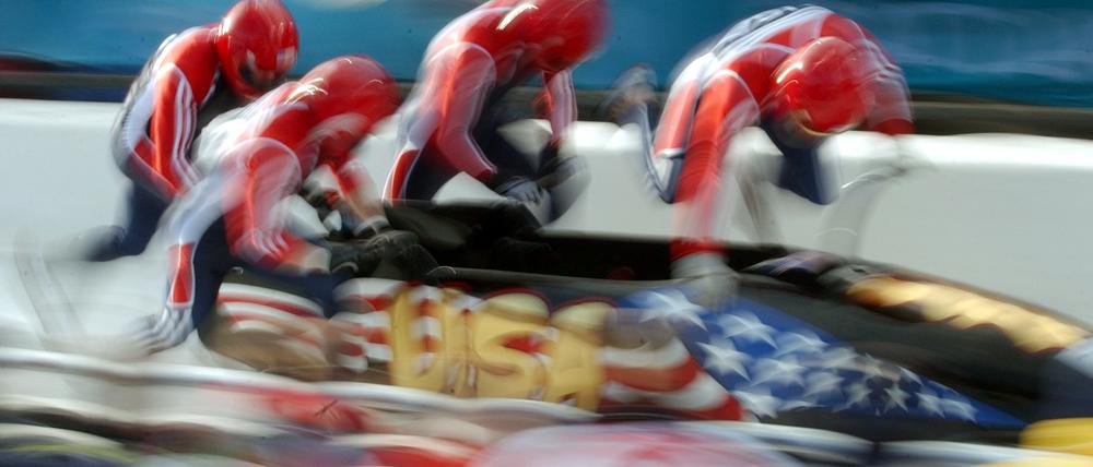 Extremsport. Die Bobfahrer erreichen weit über 100 km/h.