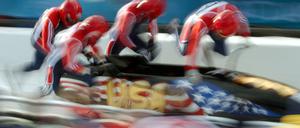 Extremsport. Die Bobfahrer erreichen weit über 100 km/h.