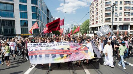 Demo gegen die rechtspopulistische Bewegung "Wir für Berlin &amp; Wir für Deutschland" in Berlin
