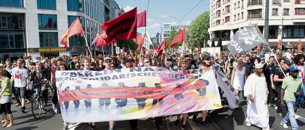 Demo gegen die rechtspopulistische Bewegung "Wir für Berlin & Wir für Deutschland" in Berlin