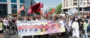Demo gegen die rechtspopulistische Bewegung "Wir für Berlin &amp; Wir für Deutschland" in Berlin