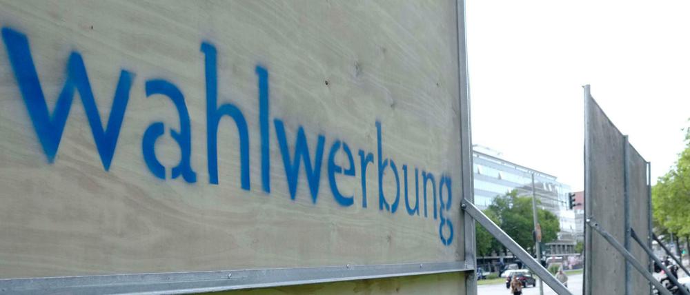 Wahlwerbung findet man nicht nur offline auf den Straßen, sondern auch online in Dating-Portalen. Gehören sie dorthin? 