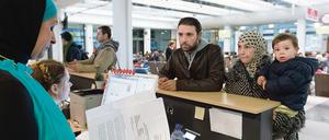 Flüchtlinge - hier in Berlin-Wilmersdorf - werden registriert. Im "Ausländerzentralregister" allerdings stehen auch Europäer, deren Status sich von dem Deutscher kaum unterscheidet.