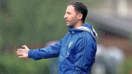 Voller Elan. Domenico Tedesco setzt bei der Schalker Mannschaft auf viel Kommunikation. 