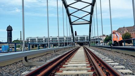 Neue Brücke am Bahnhof Ostkreuz