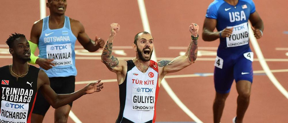 Ramil Guliyev feiert schon kurz hinter der Ziellinie seinen Weltmeistertitel. 