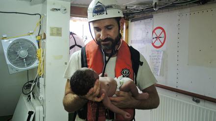 Das Rettungsschiffs "Aquarius" der Ärzte ohne Grenzen hatte Ende Juni ein Baby von einem Schlauchboot im Mittelmeer gerettet.