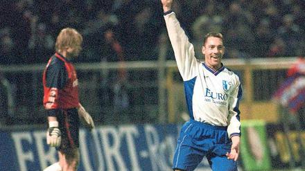 Dirk Hannemann (rechts) traf am 1. November 2000 entscheidend zum 4:2-Sieg des damaligen Viertligisten 1. FC Magdeburg.