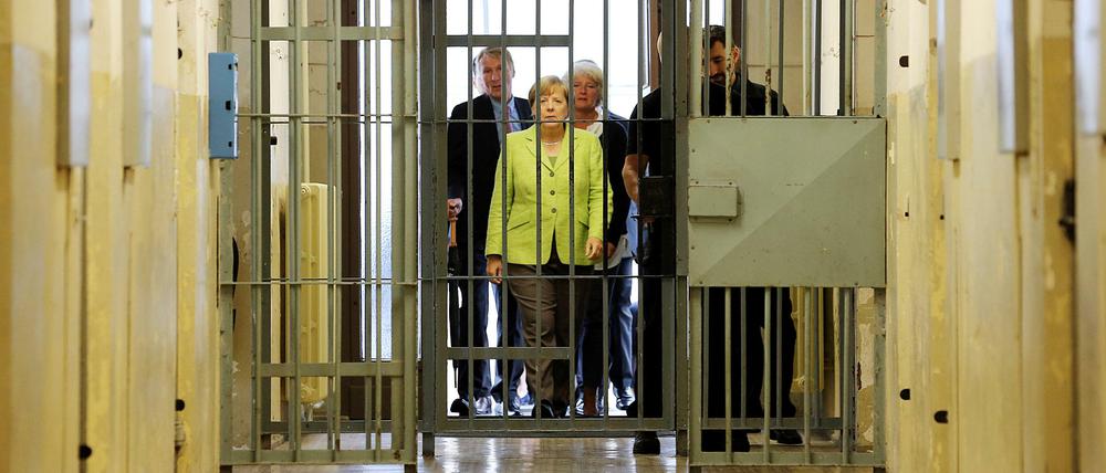 Die Kanzlerin zu Besuch in Hohenschönhausen.