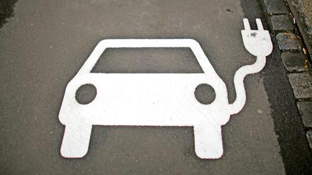E-Autos auf die Straßen - und bitte nicht nur als Bild! Martin Schulz will den Verkehr elektrifizieren - auch mit Zwangsvorgaben. 