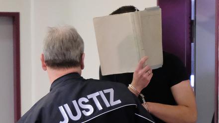 Das Landgericht in Dessau-Roßlau (Sachsen-Anhalt) verurteilte den Hauptangeklagten zu lebenslang.