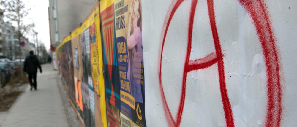 Das Anarchie-Zeichen in der Rigaer Straße in Friedrichshain