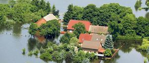Unter Wasser. Elbe-Überschwemmung in der Nähe von Wittenberge (Brandenburg).