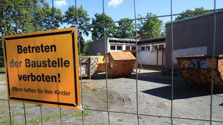 Bis 2026 sollen 5,5 Milliarden Euro verbaut werden: Hunderte Schulen sind zu sanieren oder zu erweitern - wie am Campus Efeuweg in Neukölln (Archivbild von 2017). 