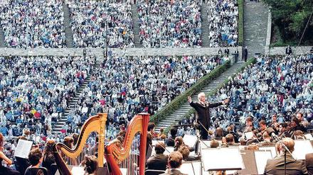 Daniel Barenboim mit dem West-Eastern Divan Orchestra in der Waldbühne. 