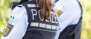 Wem passt die Uniform? Eine Bewerberin in klagte erfolglos auf Zulassung zum Auswahlverfahren - obwohl sie nicht die nötige Mindestgröße hat. 
