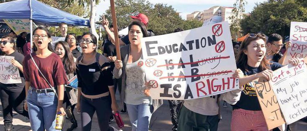 „Recht auf Bildung“. US-Proteste gegen hohe Studiengebühren: Eine Privatuni nimmt im Schnitt 33 500 Dollar im Jahr.
