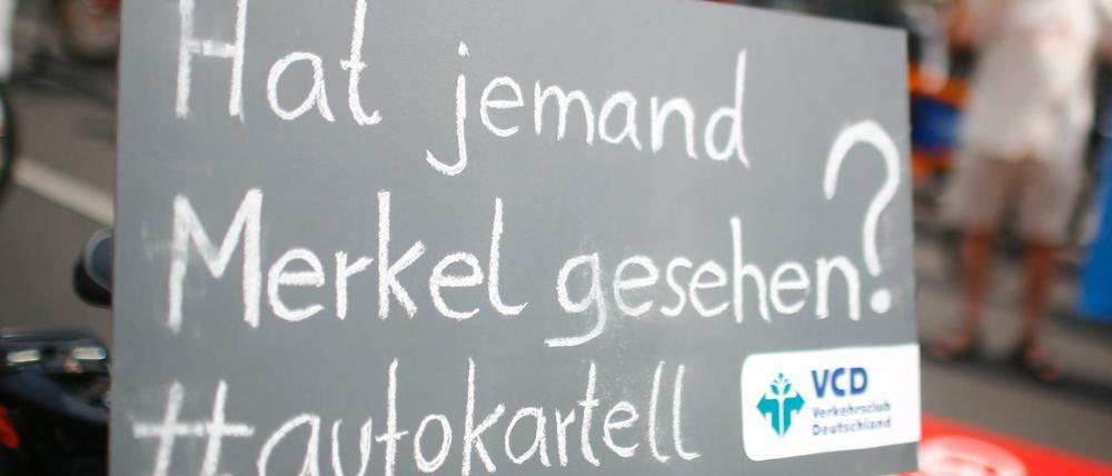 Nach dem Dieselskandal fragen sich viele, was die Kanzlerin denn derzeit unternimmt. 